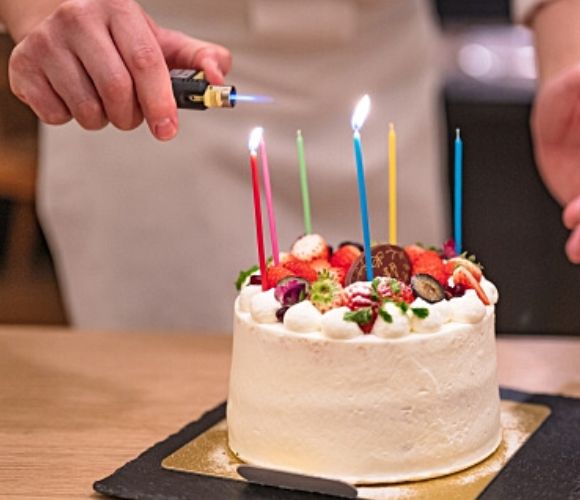 ホールケーキ用トレーの特徴と選び方