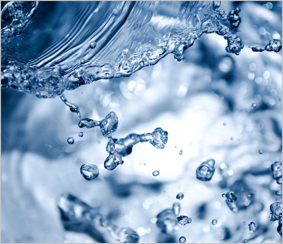 精製水とは？その用途と他の水や液体との違いを知ろう